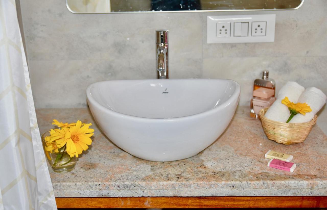 Jasmin Villa Hampi Luaran gambar